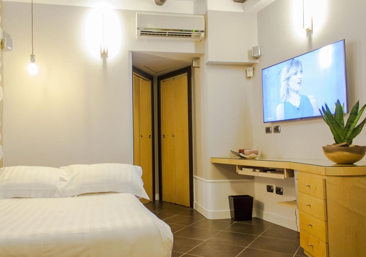 Relais Santa Chiara Apartment Naples Luaran gambar